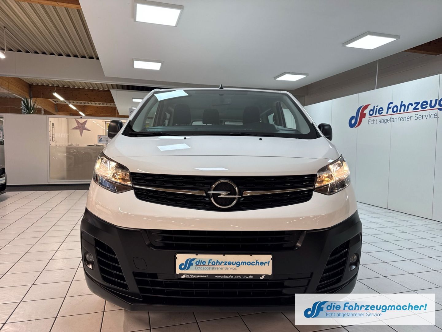 Fahrzeugabbildung Opel Vivaro L Apple CarPlay Android Auto Musikstreami