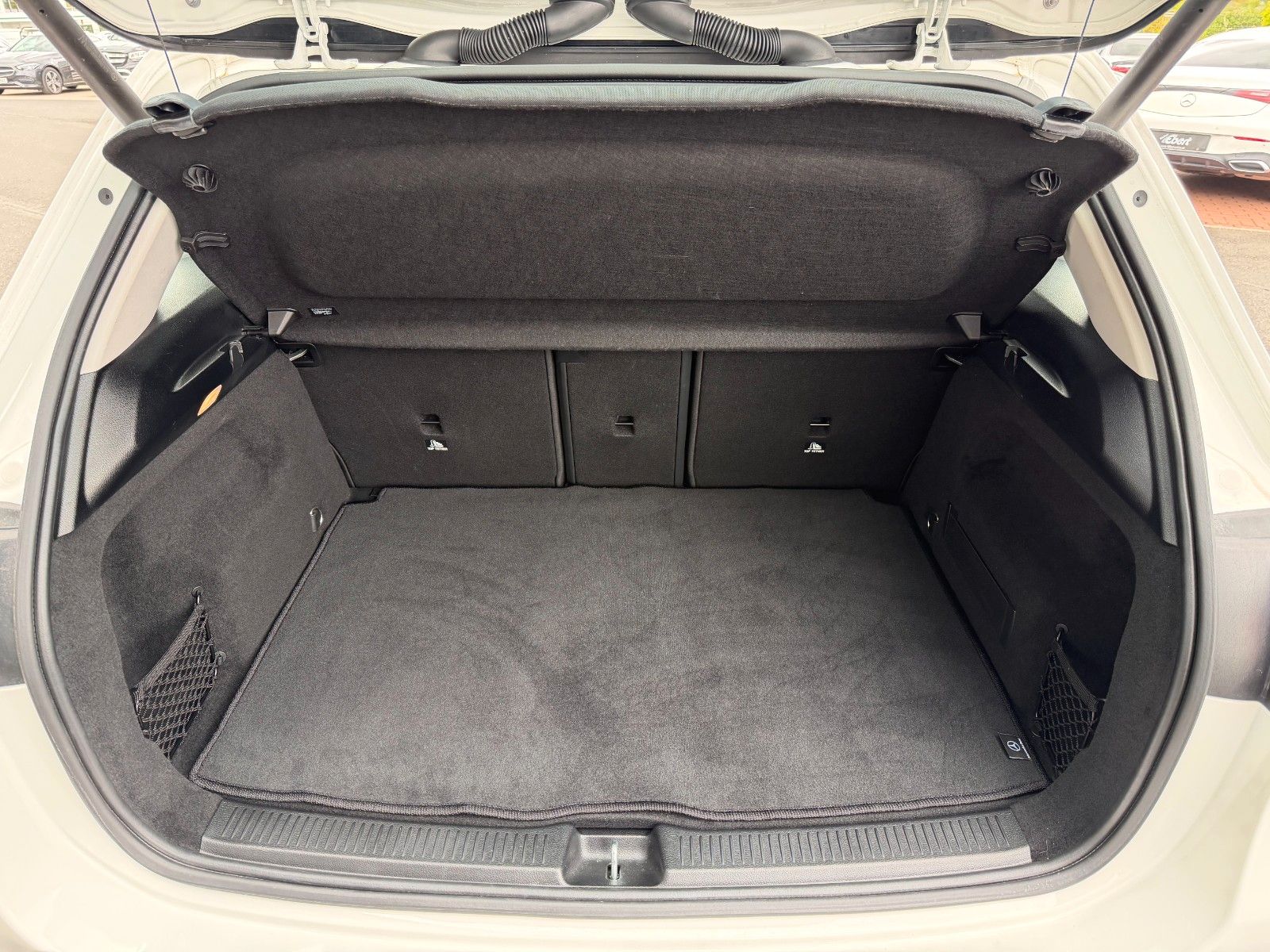 Fahrzeugabbildung Mercedes-Benz B 200 Progressive+AHK+MultiBeam+Memory+RFK+TotW