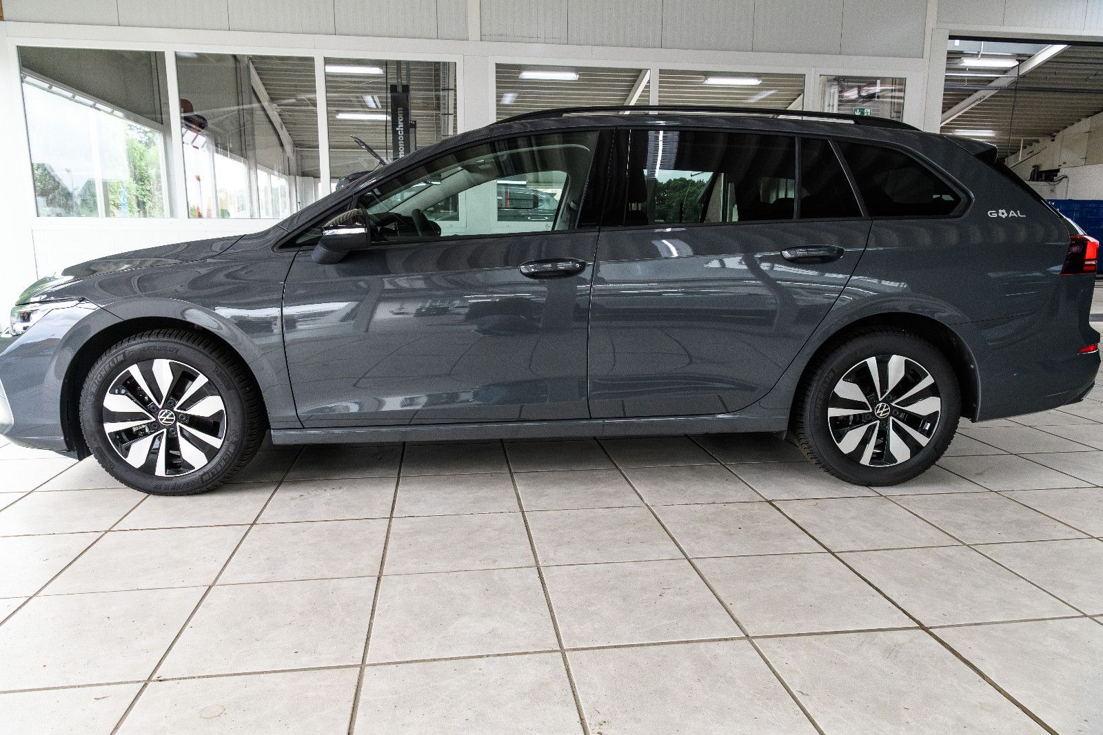 Fahrzeugabbildung Volkswagen Golf VIII Var. 1.5 TSI 110 kW+LED+AHK+GJR+TOTWIN