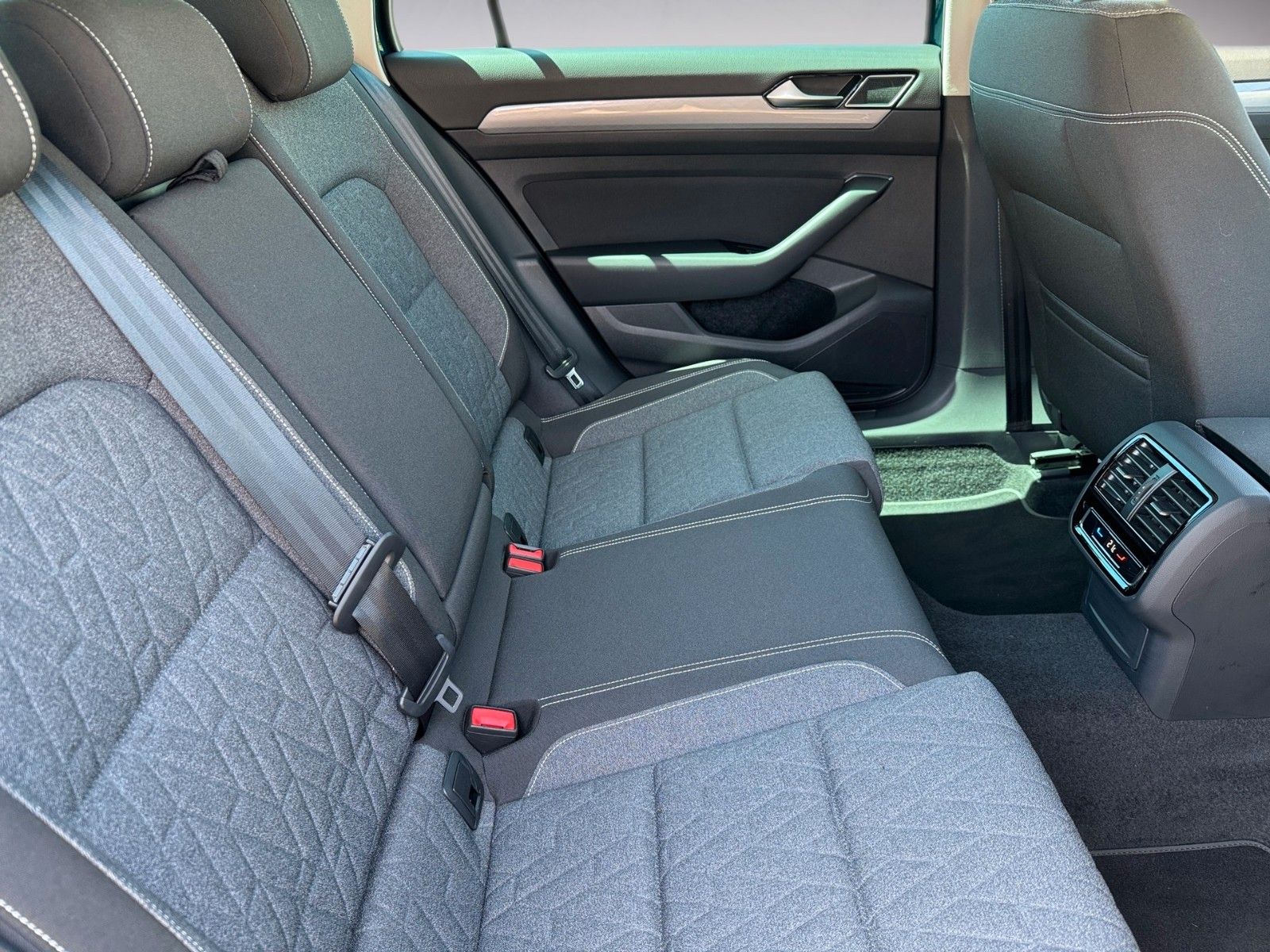 Fahrzeugabbildung Volkswagen Passat Variant Business 2.0 TDI