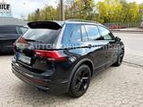 Volkswagen Tiguan 2.0 TDI DSG 4Motion*R-Line*Sport*AHK*ACC* - Volkswagen Tiguan: mit Navigationssystem, mit Klimaautomatik