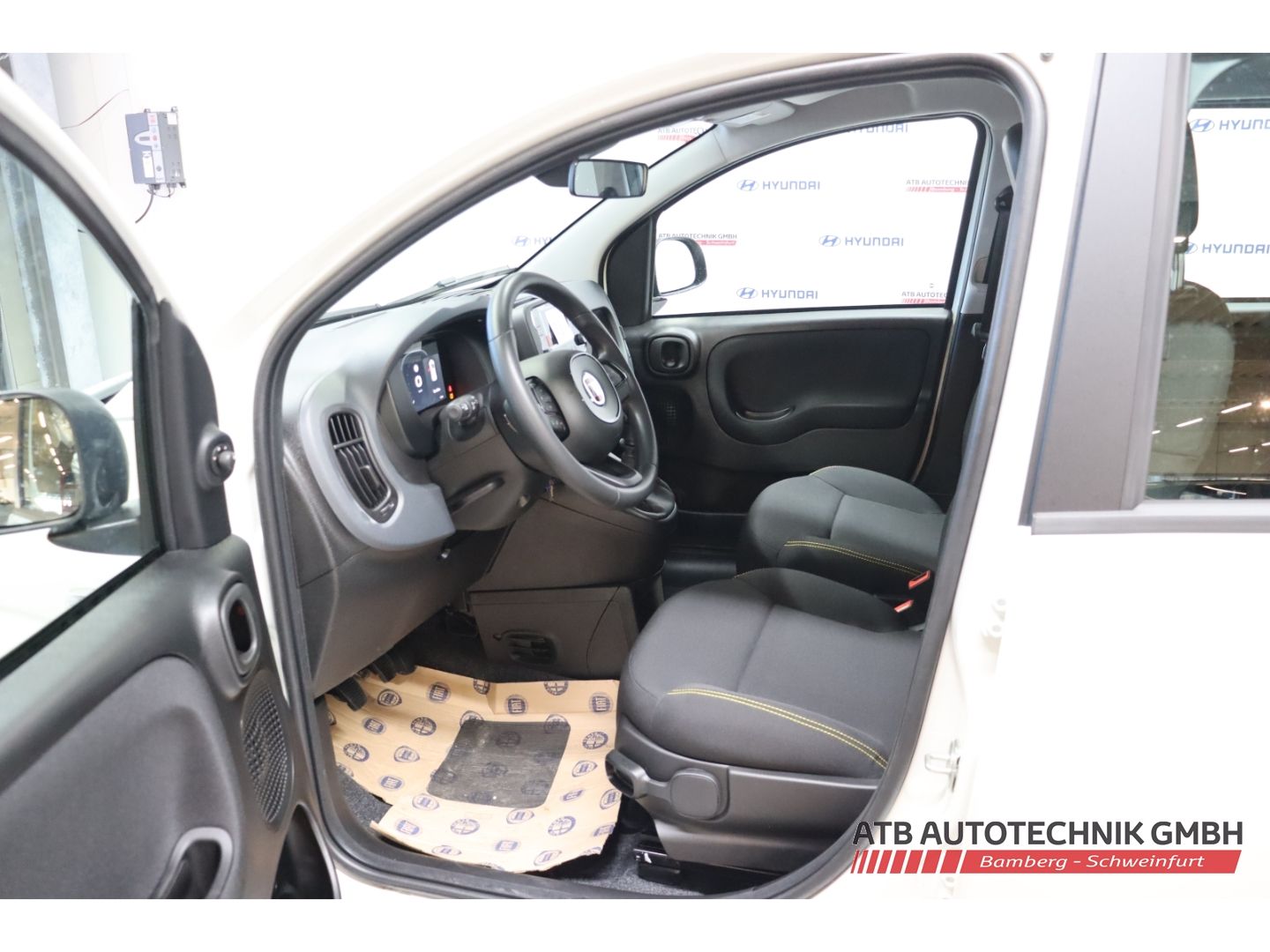 Fahrzeugabbildung Fiat Panda Hybrid 1,0 GSE 51kW (70 PS) City-Paket DAB