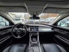 Fahrzeugabbildung XF AWD Automatik