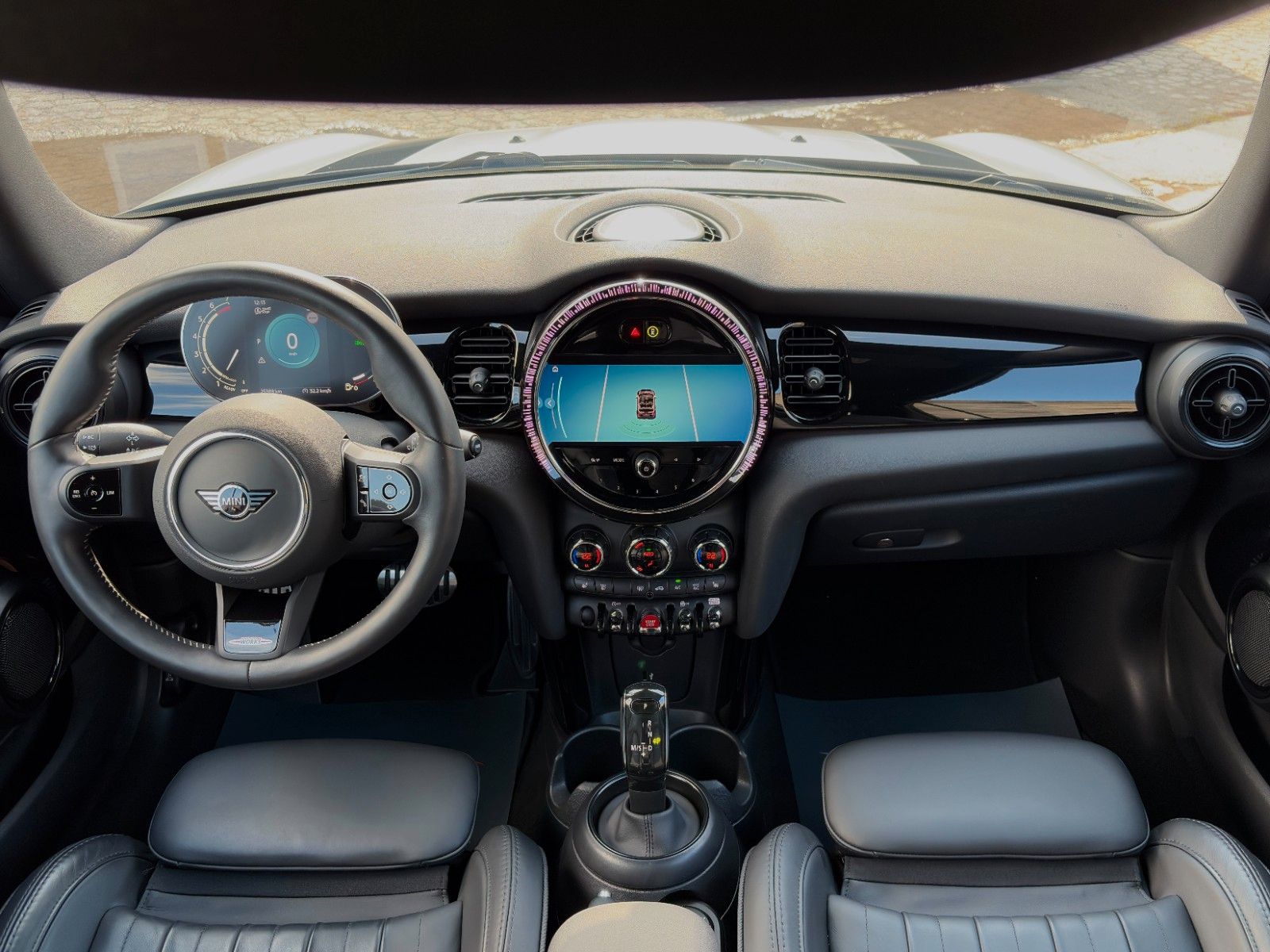 Fahrzeugabbildung MINI Cooper Cabrio JCW-Trim CarPlay Navigation LHZ