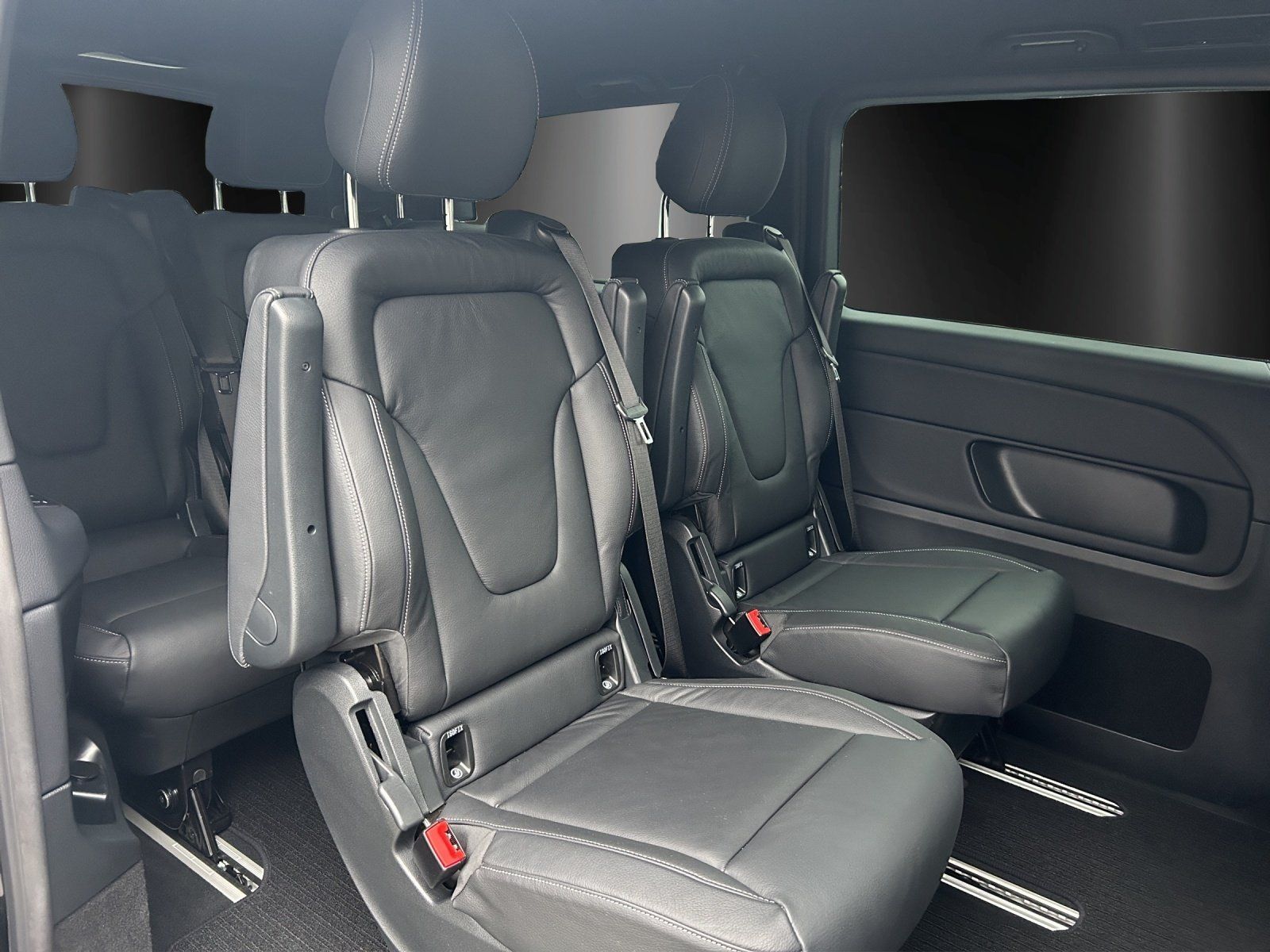 Fahrzeugabbildung Mercedes-Benz V 250 d 4M L 7-Sitze GSD Standhzg ILS Sport AHK