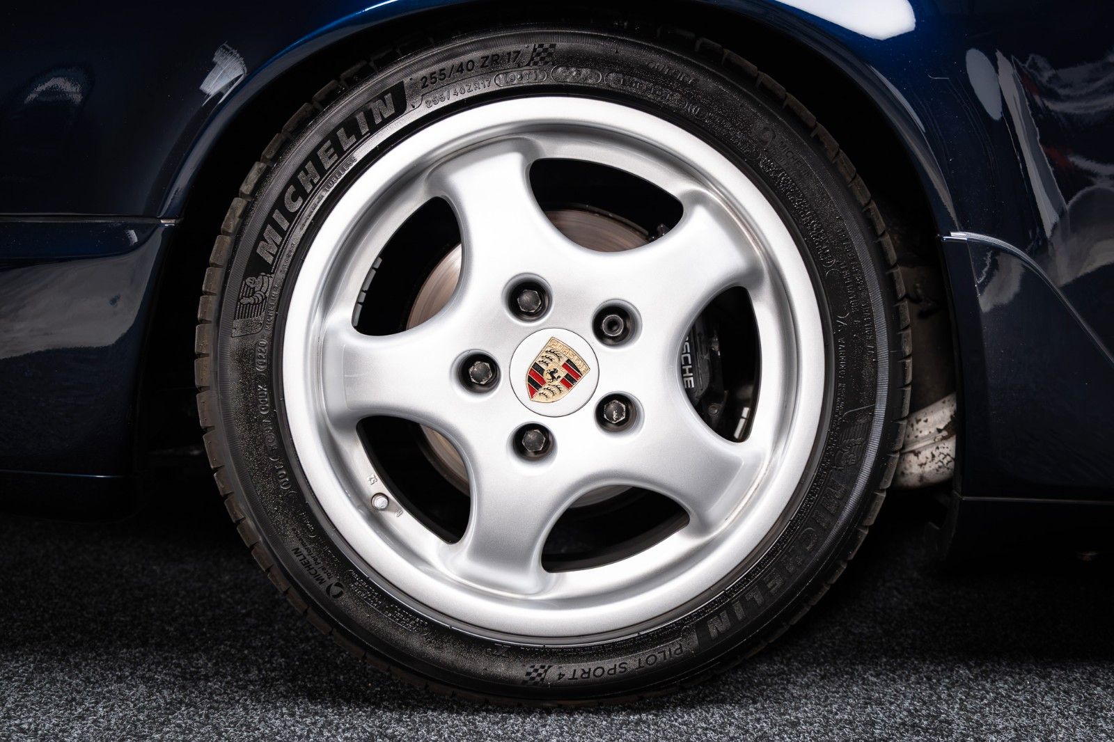 Fahrzeugabbildung Porsche 964 Carrera 2 Coupé + Schalter + H-Kennz.