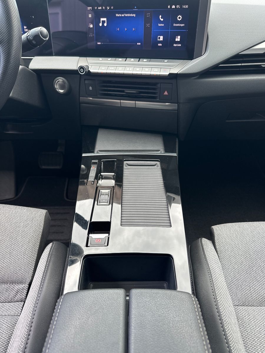 Fahrzeugabbildung Opel Astra 1.5 D Automatik Business Elegance NAV+LED