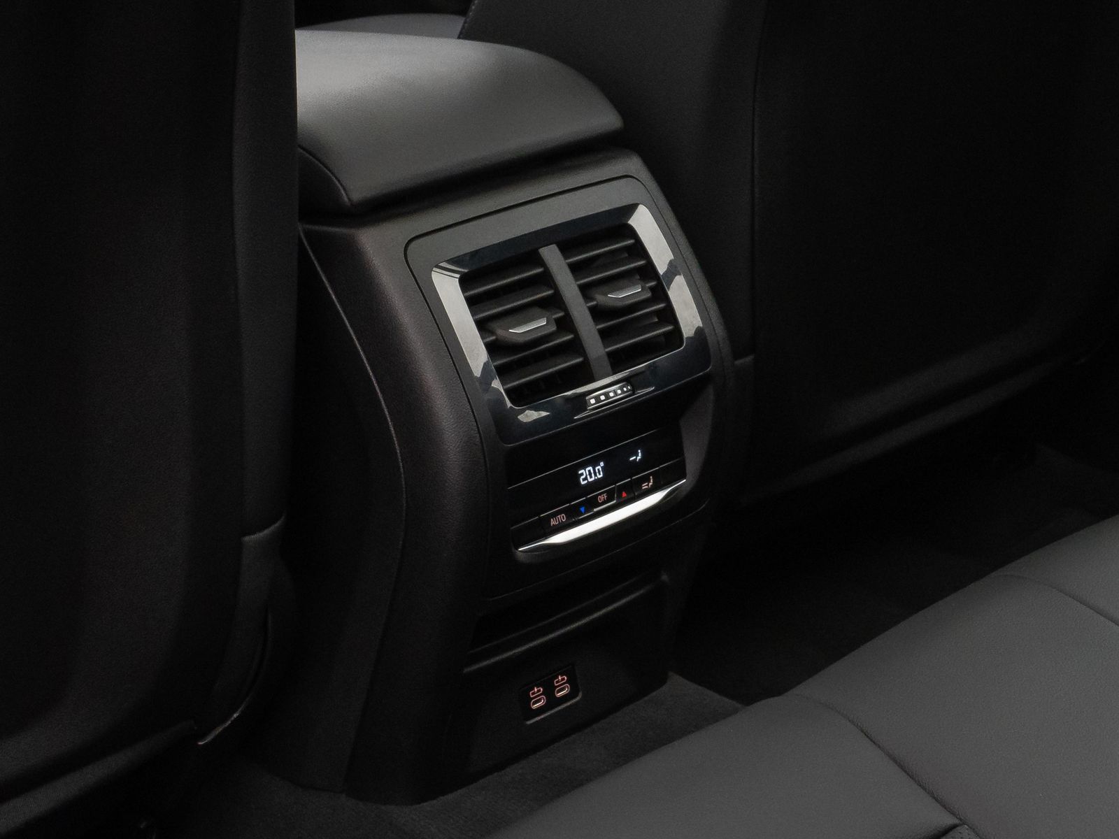 Fahrzeugabbildung BMW X3 xD30e  Panorama Kamera HUD DAB H/K AHK Sport