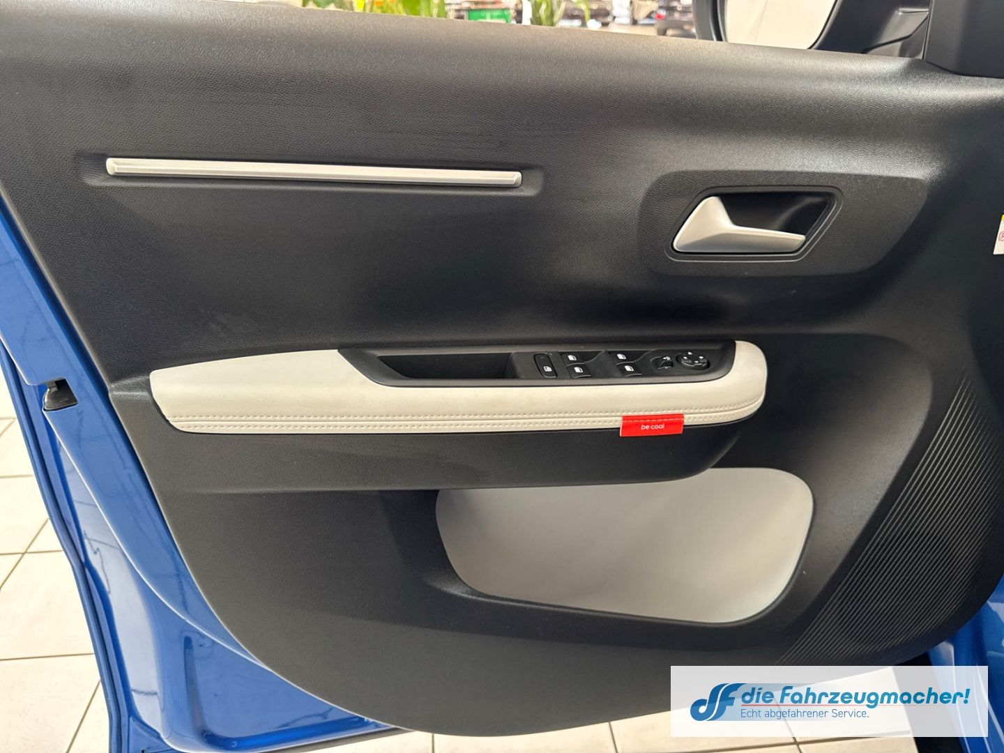 Fahrzeugabbildung Citroën C3 e 113 MAX HUD Navi Soundsystem LED Apple CarP
