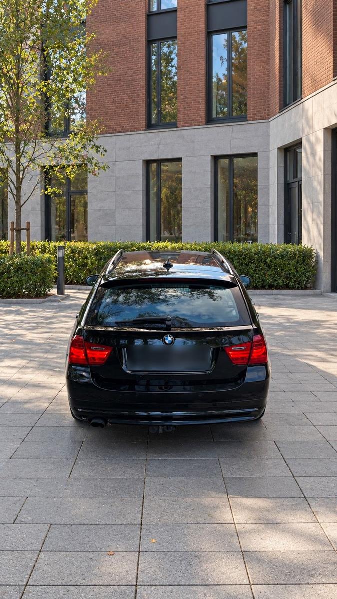 BMW 318 2010 — photo 8