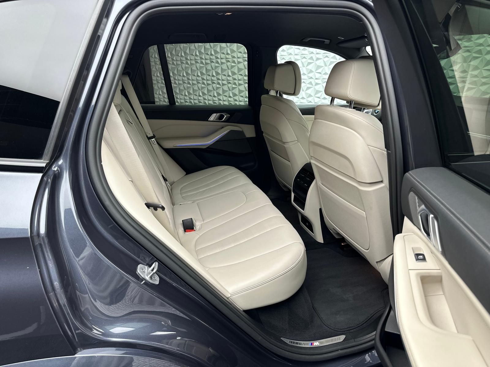 Fahrzeugabbildung BMW X5 30d M-PAKET/ACC/STHZG/H&K/AHK/HUD/INDIVIDUAL