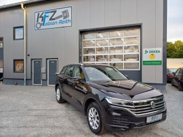 Volkswagen Touareg - 1