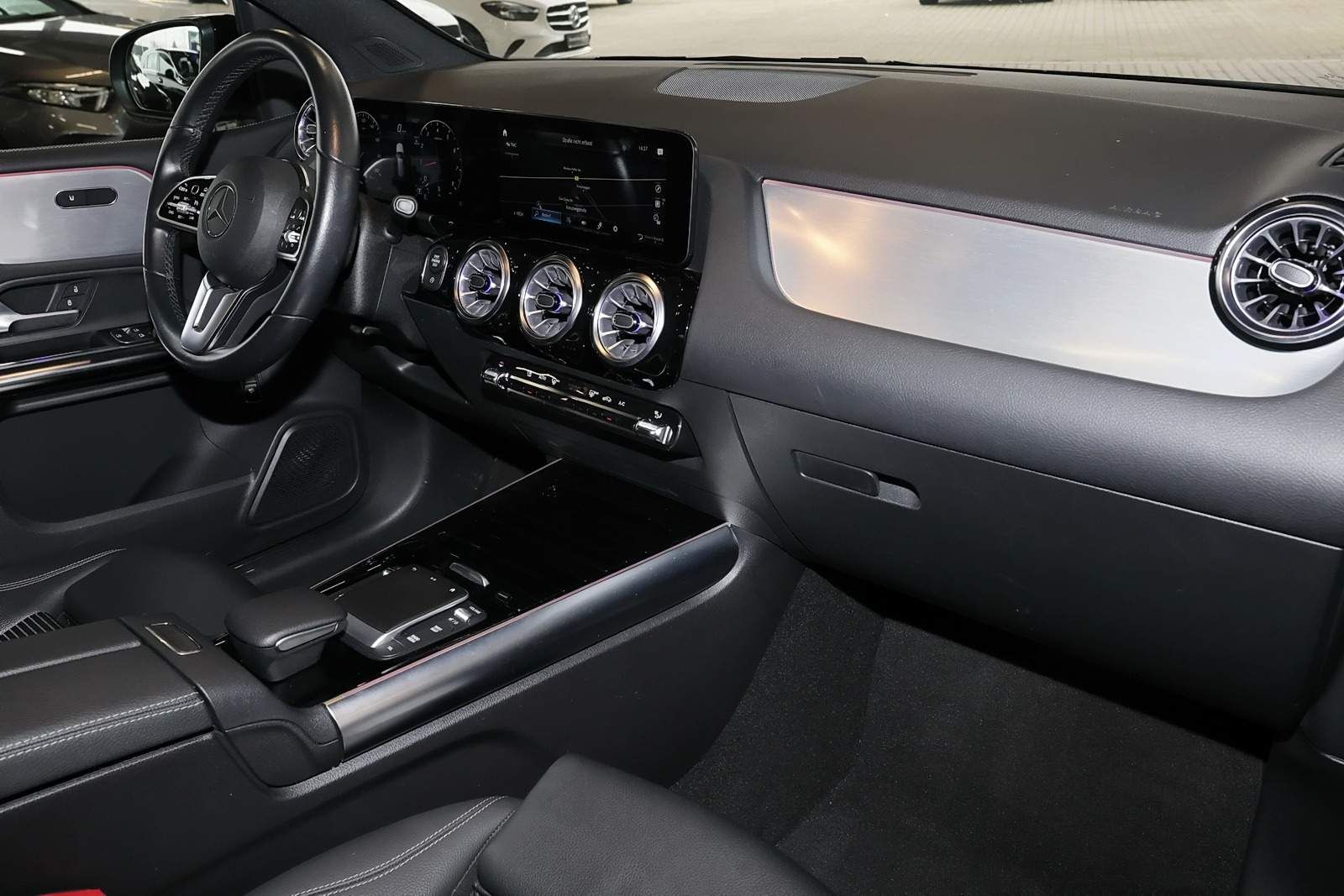 Mercedes-Benz B 180 TOTWINKEL+SPURHALTE+CARPLAY+KAMERA+LED+17" foto 7