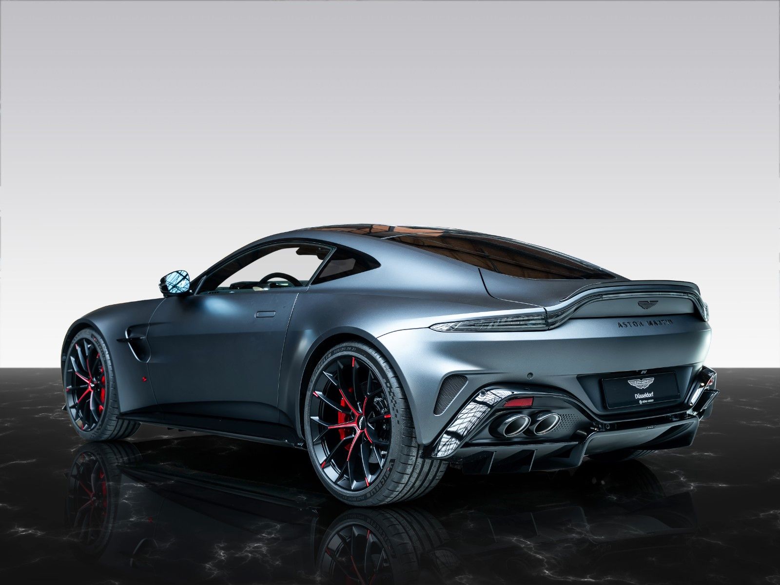 Aston Martin Vantage S | Q Paint | Satin | Carbon Interieur imagem 2