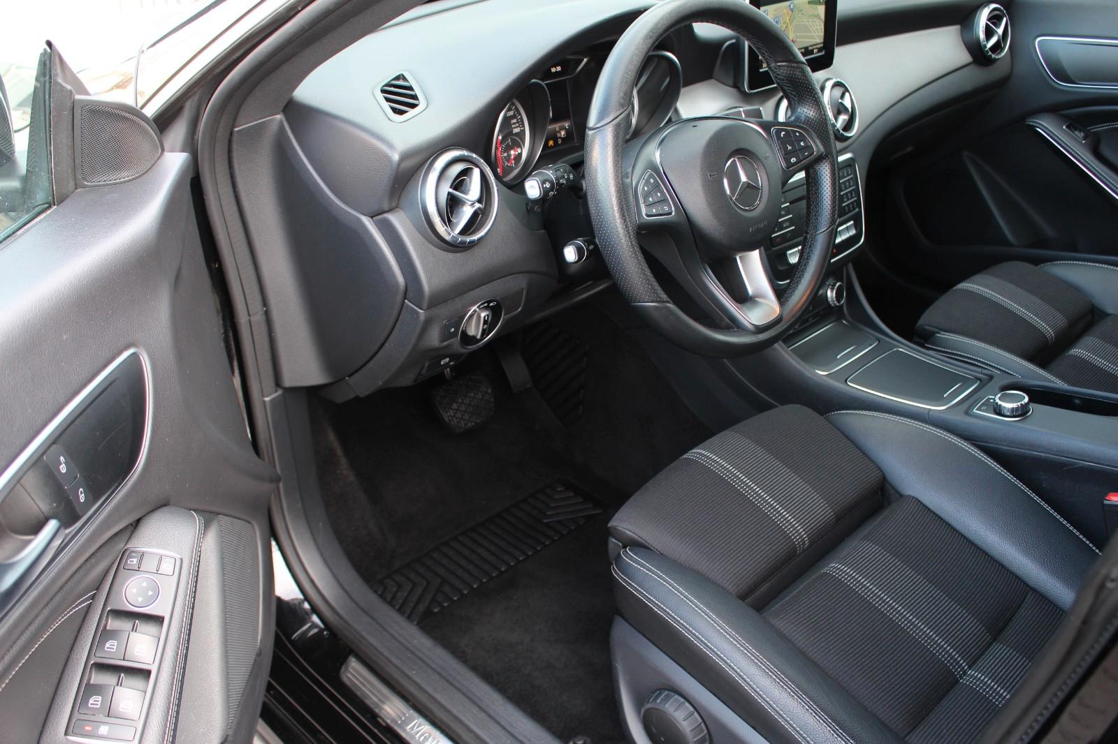 Mercedes-Benz CLA 180 Shooting Brake AMG line+Navi+LED+T-Leder