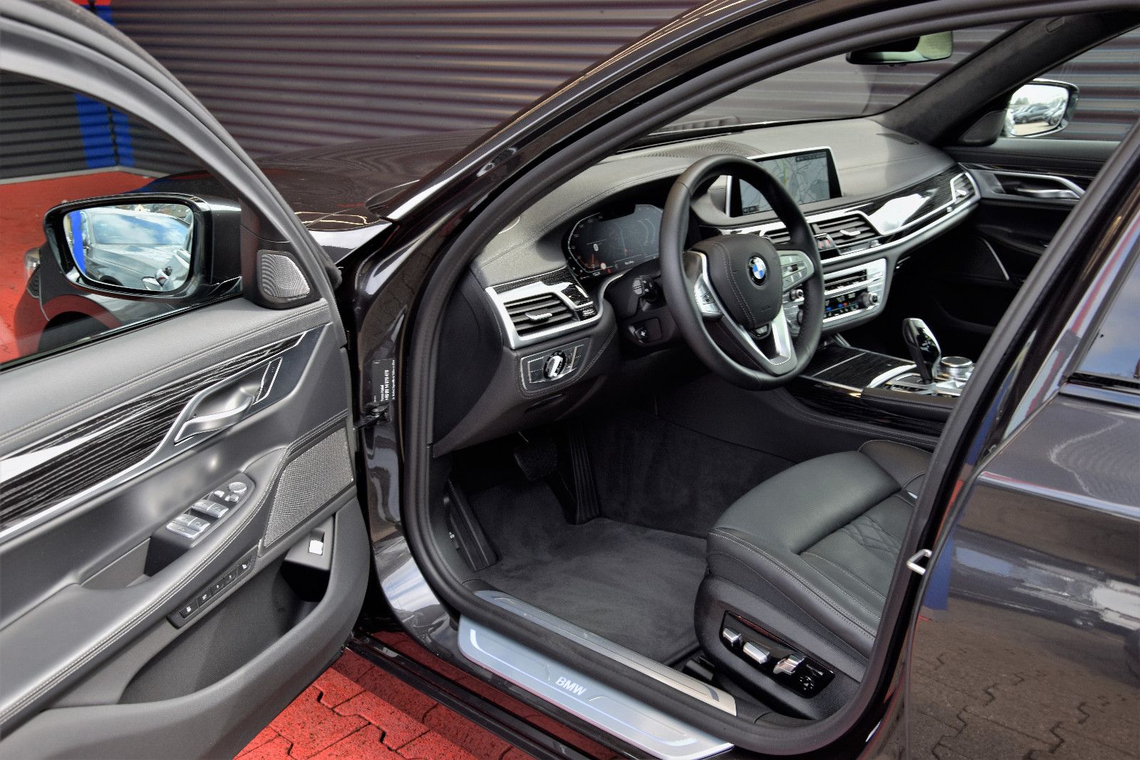 Fahrzeugabbildung BMW 730 d xDrive Sitzbelüftung HuD Schiebedach AHK