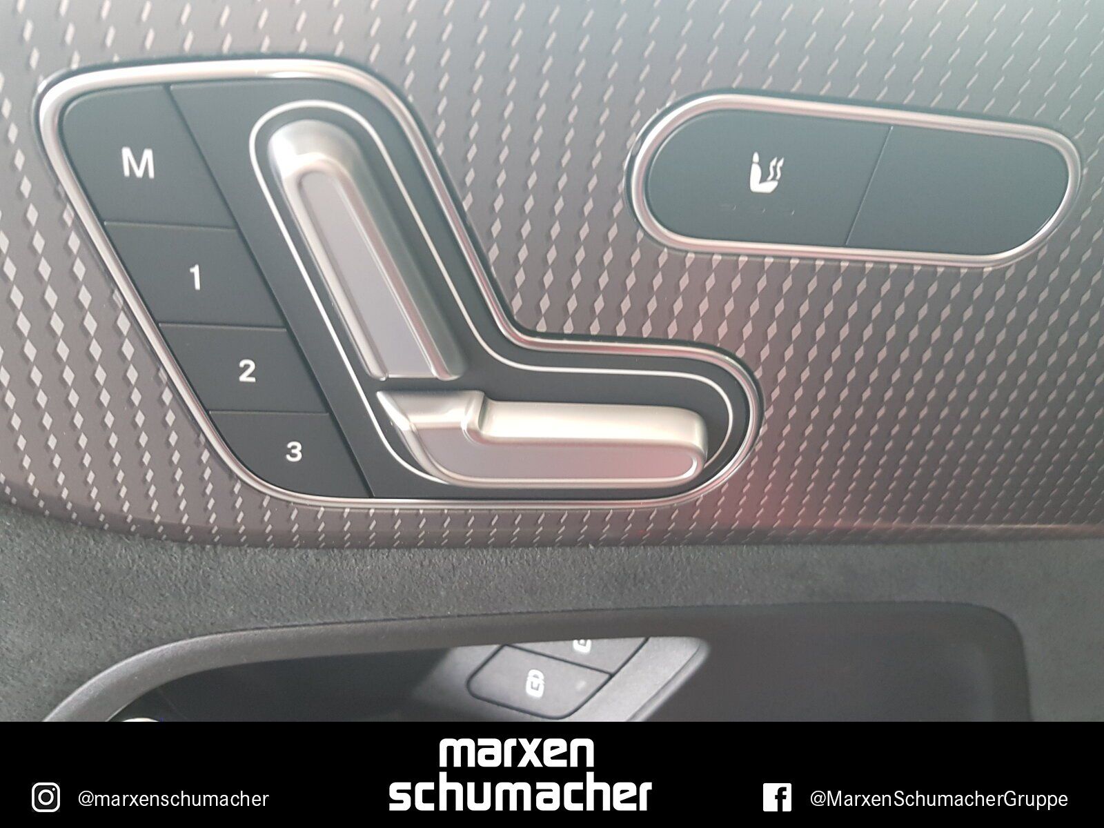 Mercedes-Benz EQA 350 4M AMG Line Pano+MBUX+360°+AHK+LED+Sound foto 11