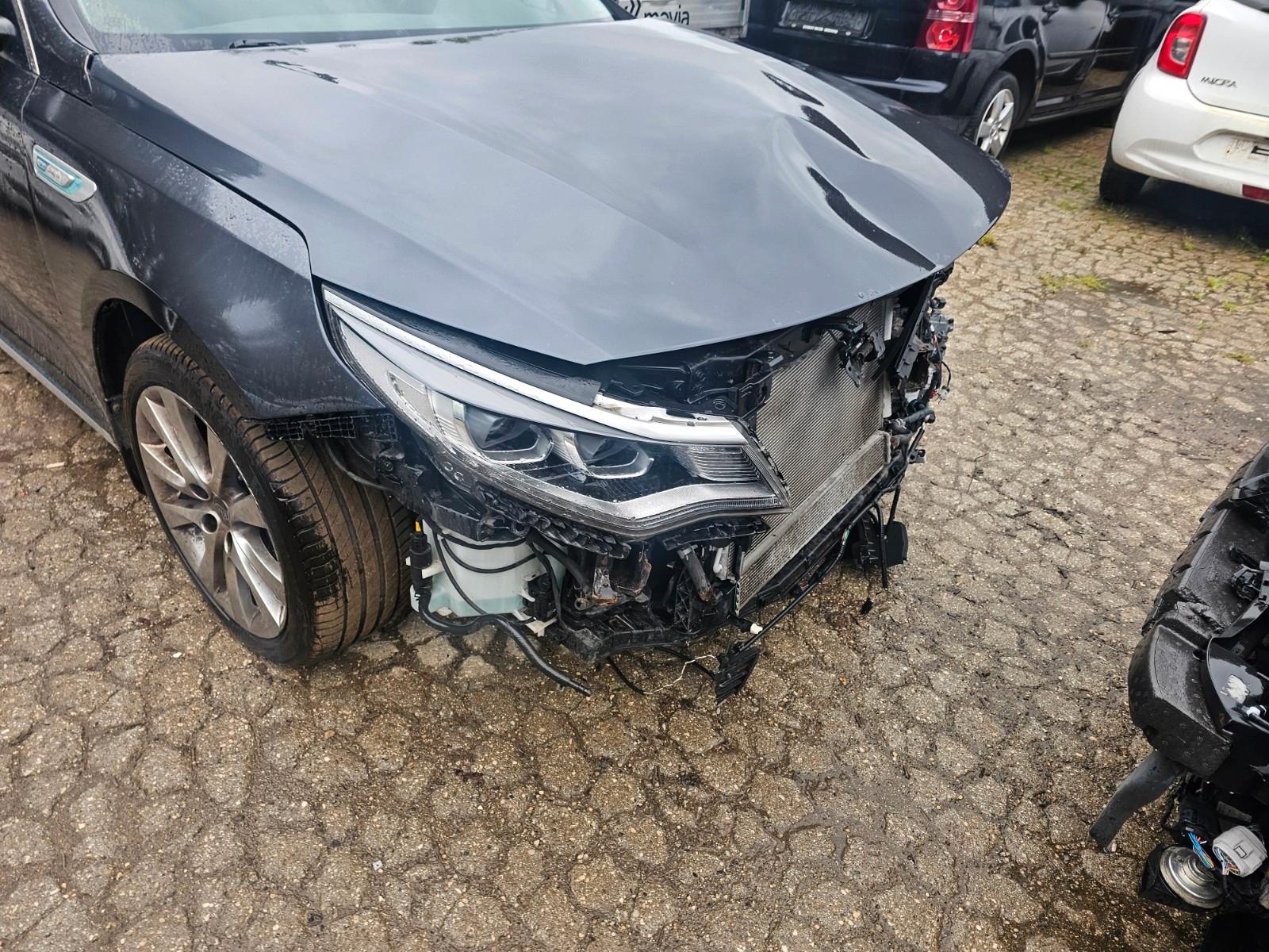 Kia Optima 2.0 GDI Plug-in Hyb. Attract Auto Sports