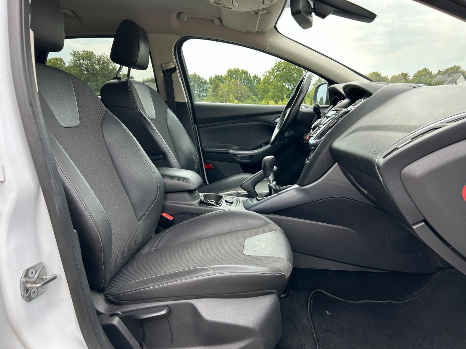 Ford Focus 2013 — photo 23