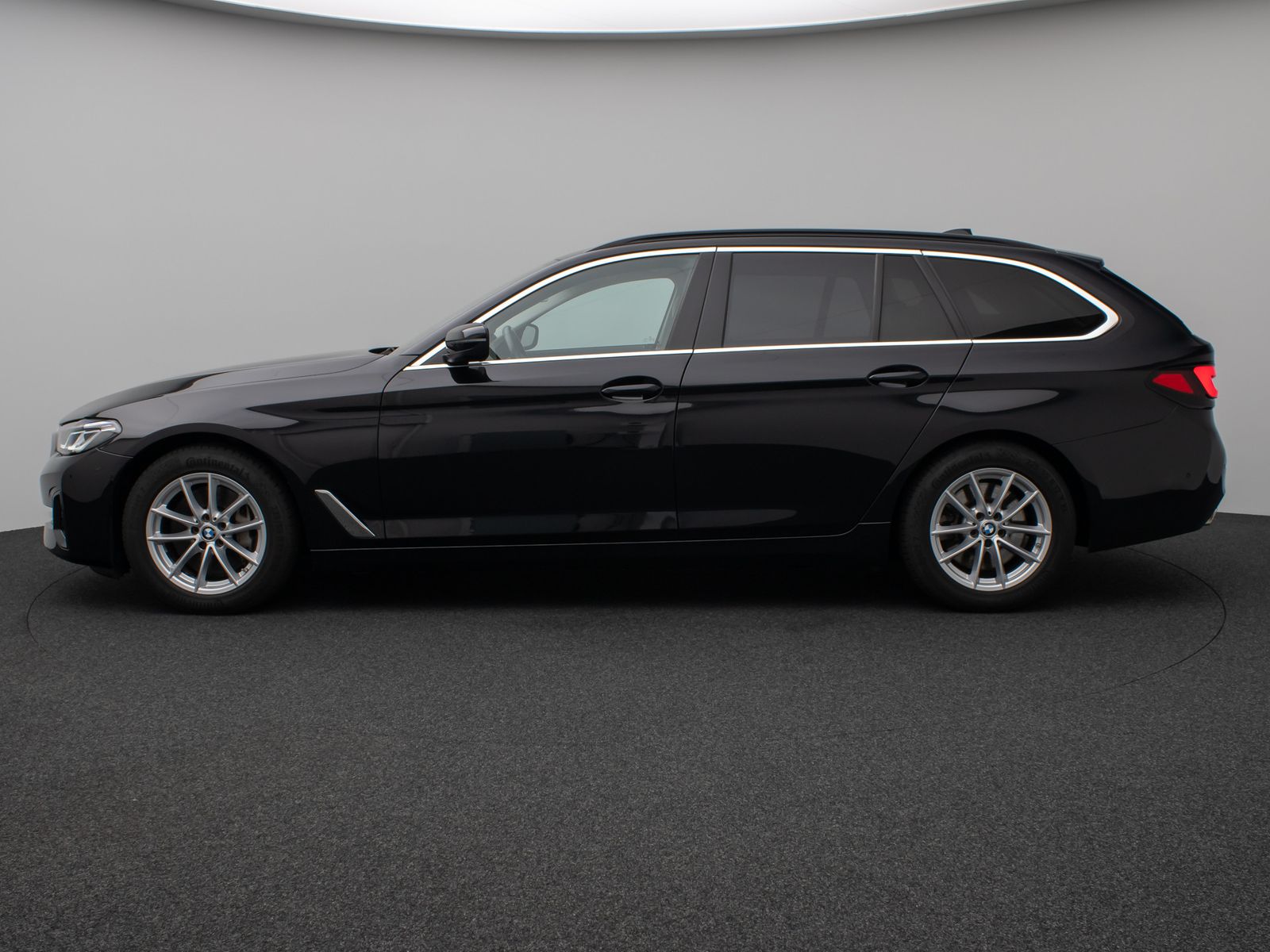 Fahrzeugabbildung BMW 530d  Panorama Kamera Laser HUD DAB HiFi Komfort