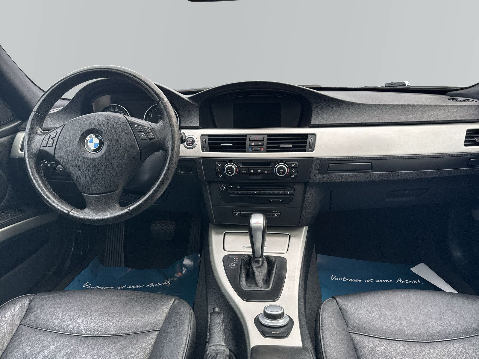 Fahrzeugabbildung BMW 330i Lim. /Navi./Xenon/PDC./Schiebedach/Tempomat