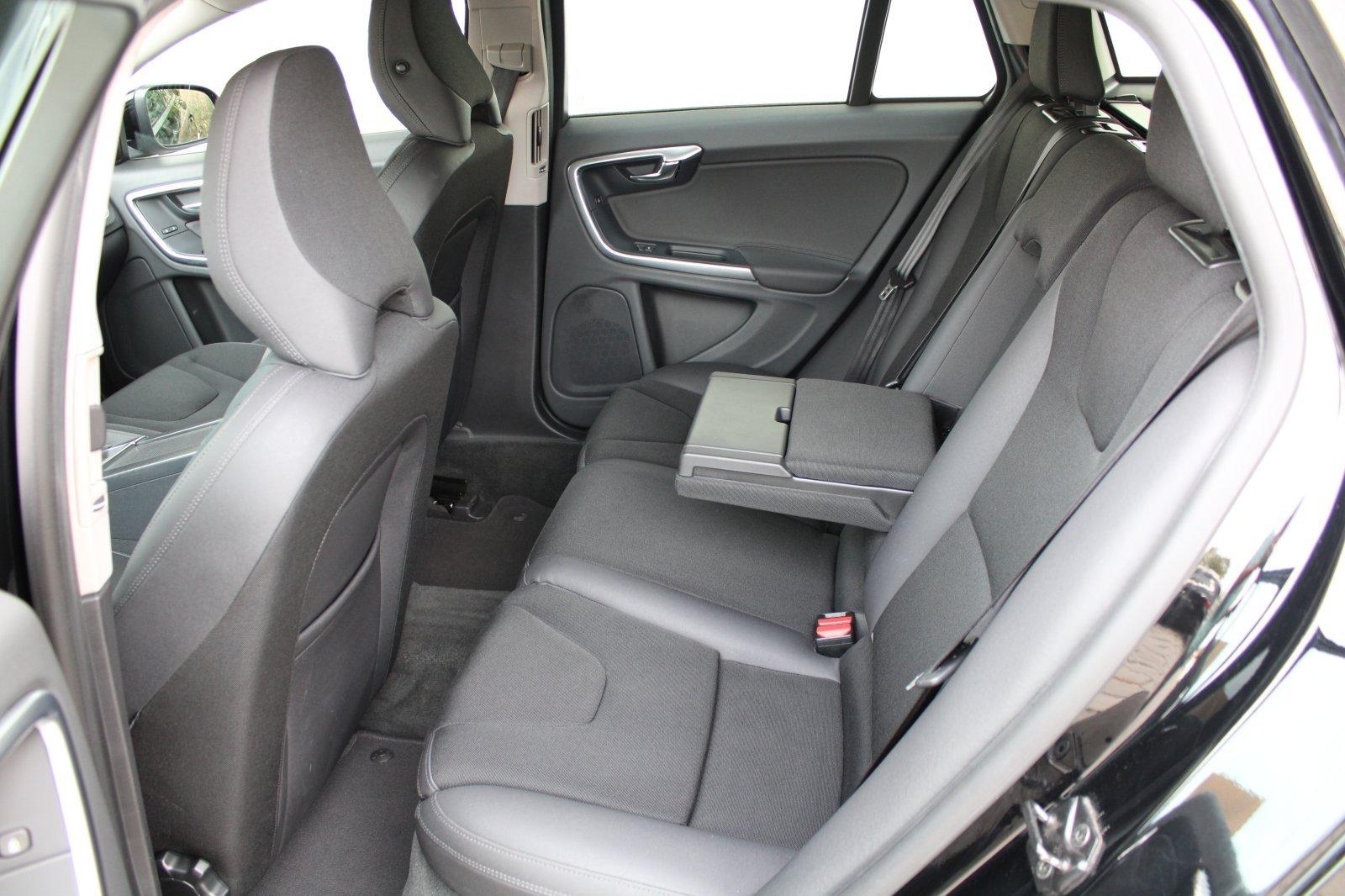 Volvo V60 2011 — photo 12