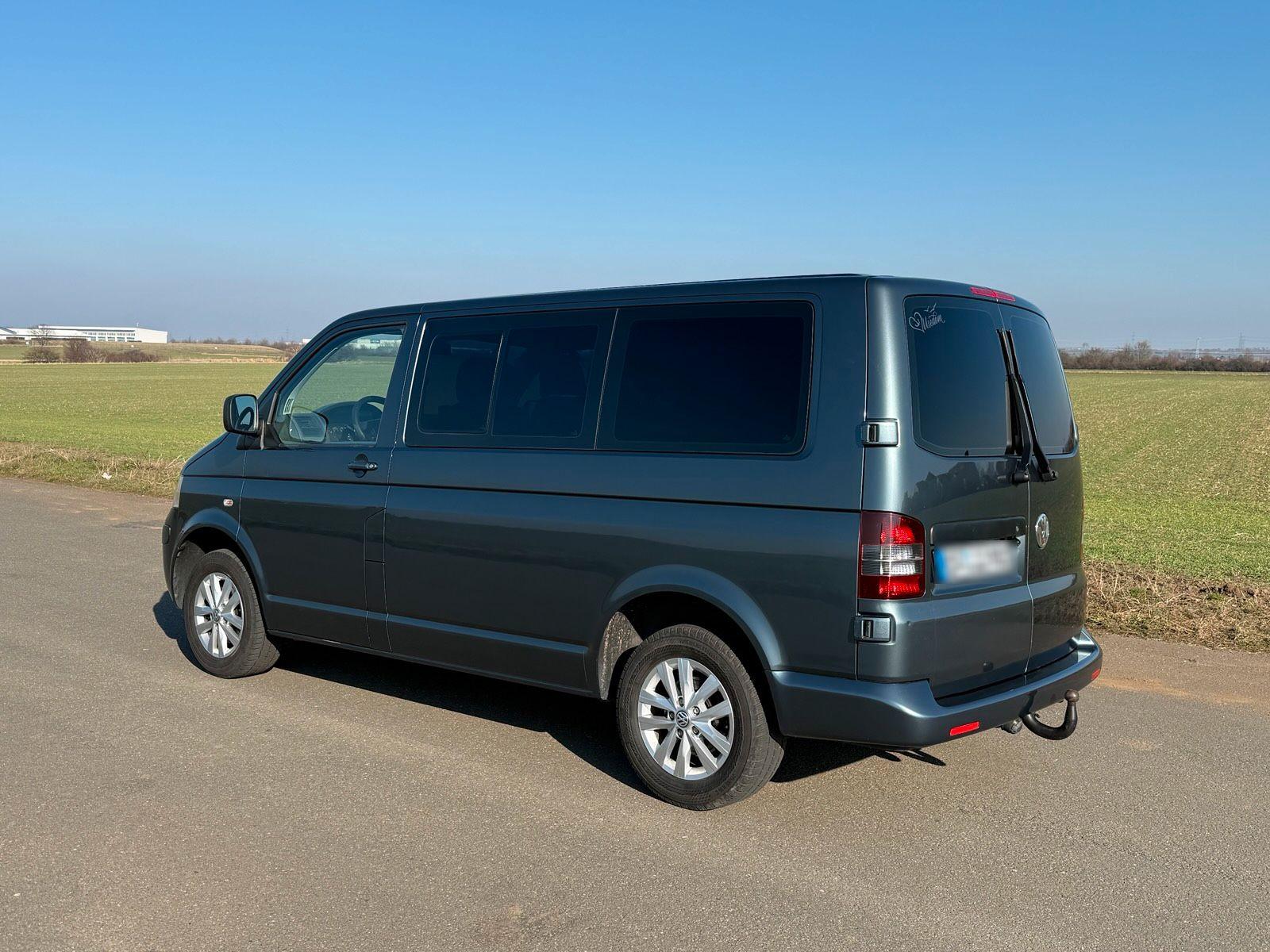 Volkswagen Transporter 2008 — салон