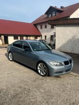 BMW e90 325 i - BMW 325 aus 2005: 325i