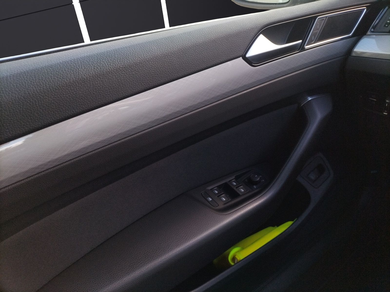Fahrzeugabbildung Volkswagen Passat Variant TDI Business DSG Matrix AHK Navi