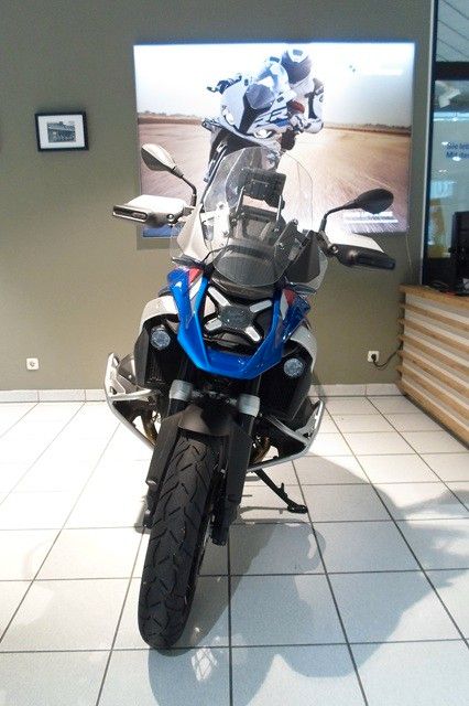 Fahrzeugabbildung BMW R1300GS Style Trophy mit Enduro Paket & Akra.