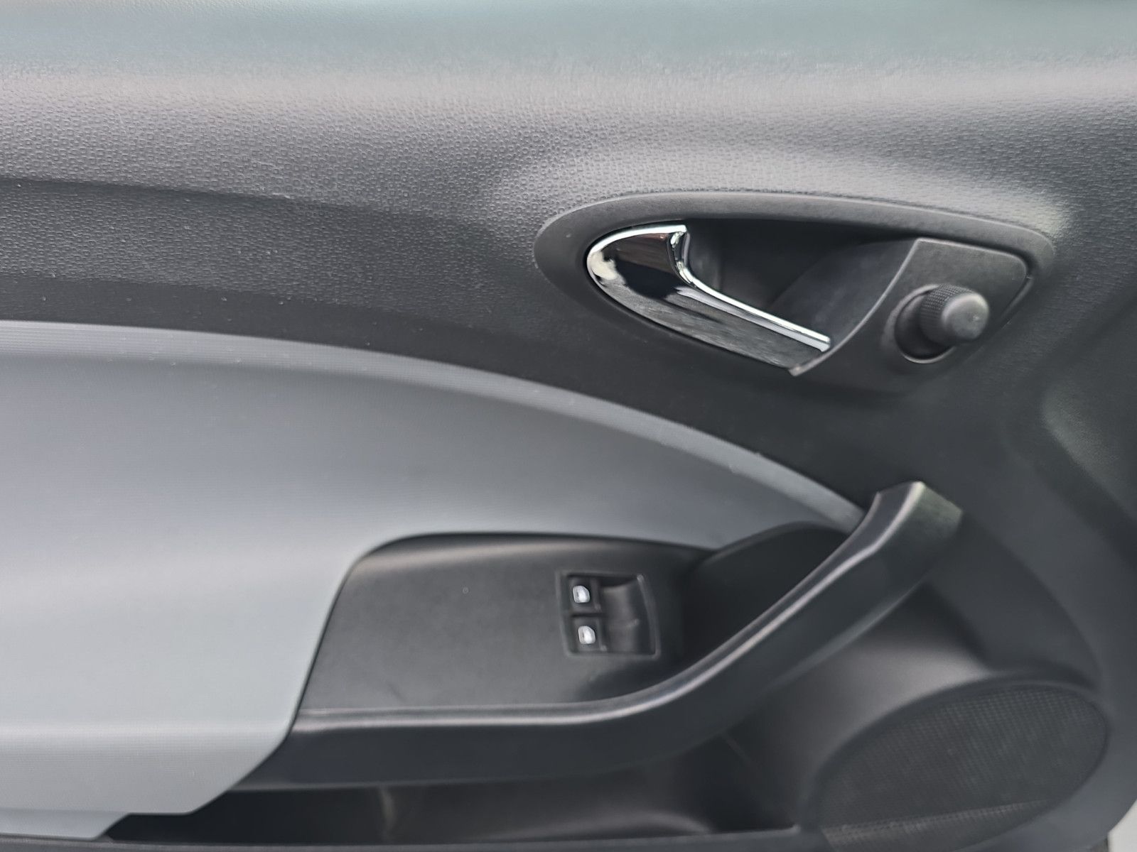 Fahrzeugabbildung SEAT Ibiza Lim. Reference Salsa Klima Sitzeheizung