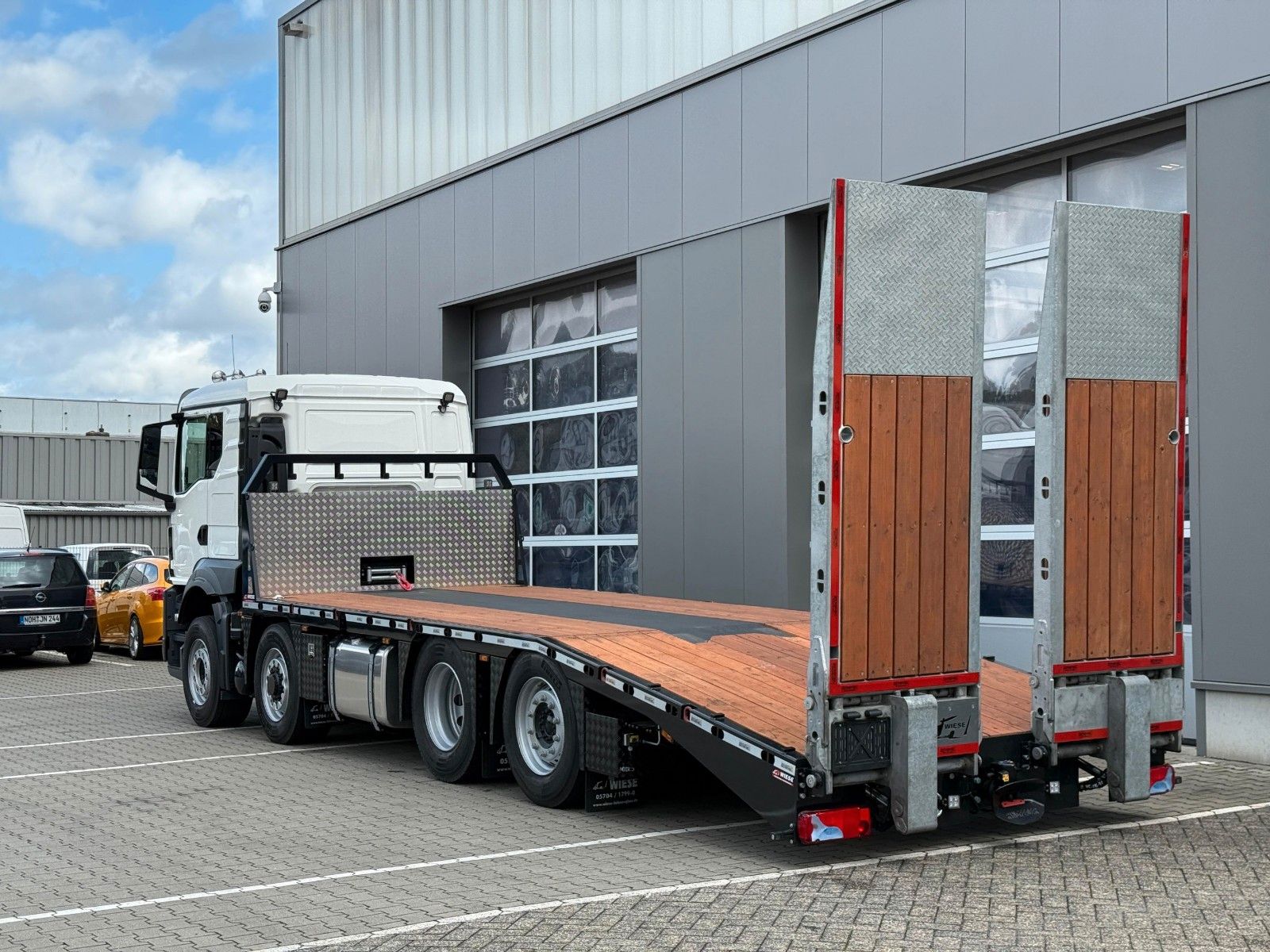 Fahrzeugabbildung MAN TGS 35.520 8x2H Maschinentransporter Funk* Seil*
