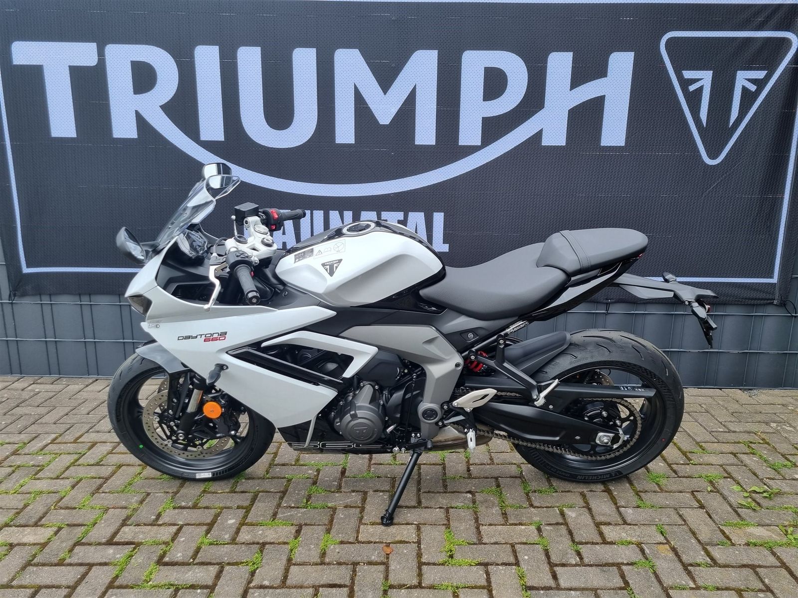 Fahrzeugabbildung Triumph Daytona 600 sofort Verfügbar