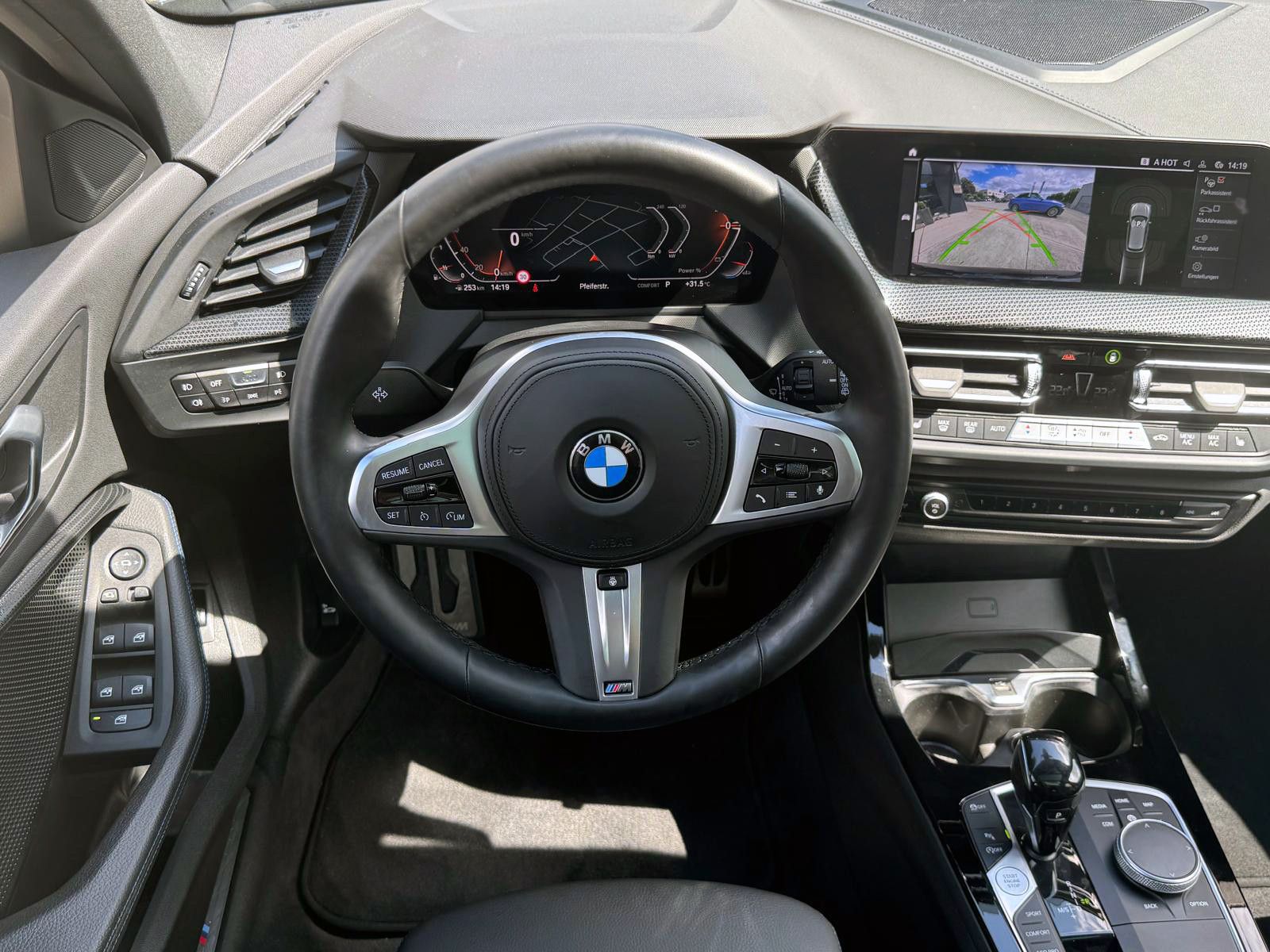 Fahrzeugabbildung BMW 118i Steptr. M-Sport LED PANO KAM SHZ CarPlay BT
