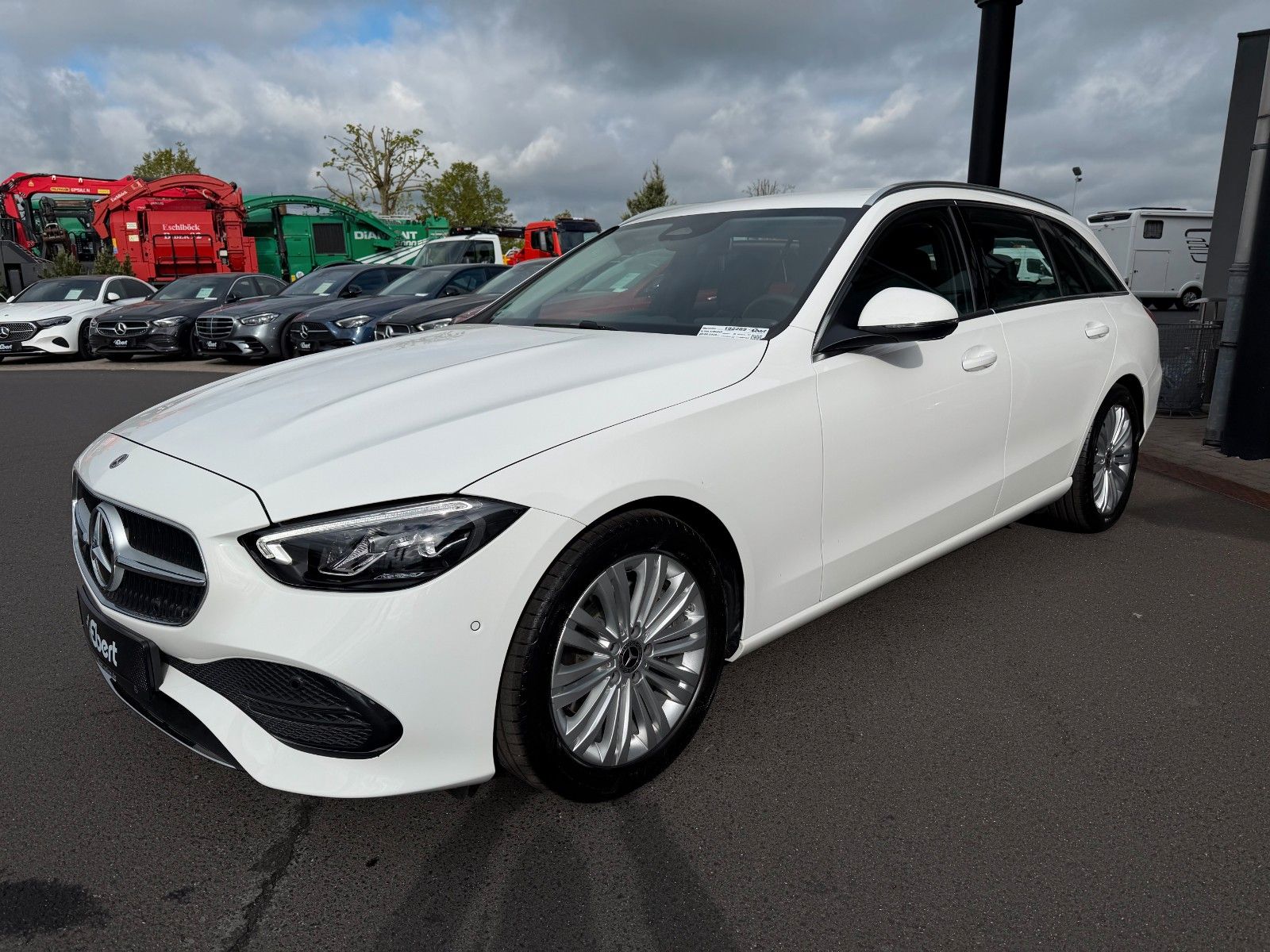 Fahrzeugabbildung Mercedes-Benz C 200 T Avantgarde+RKamera+AHK+AmbientePrem+