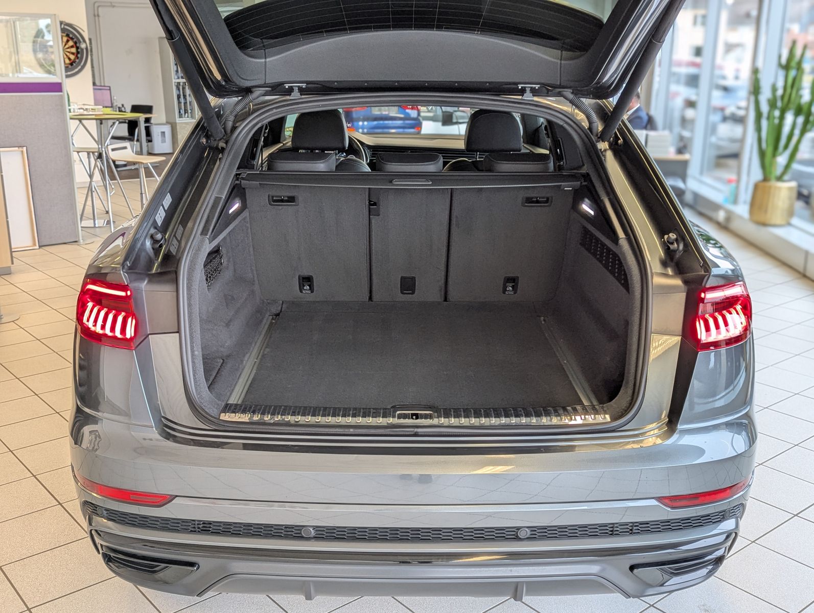 AUDI Q8 50 TDI qu. 3x S-Line HUD Matrix Pano ACC AHK - Image 17