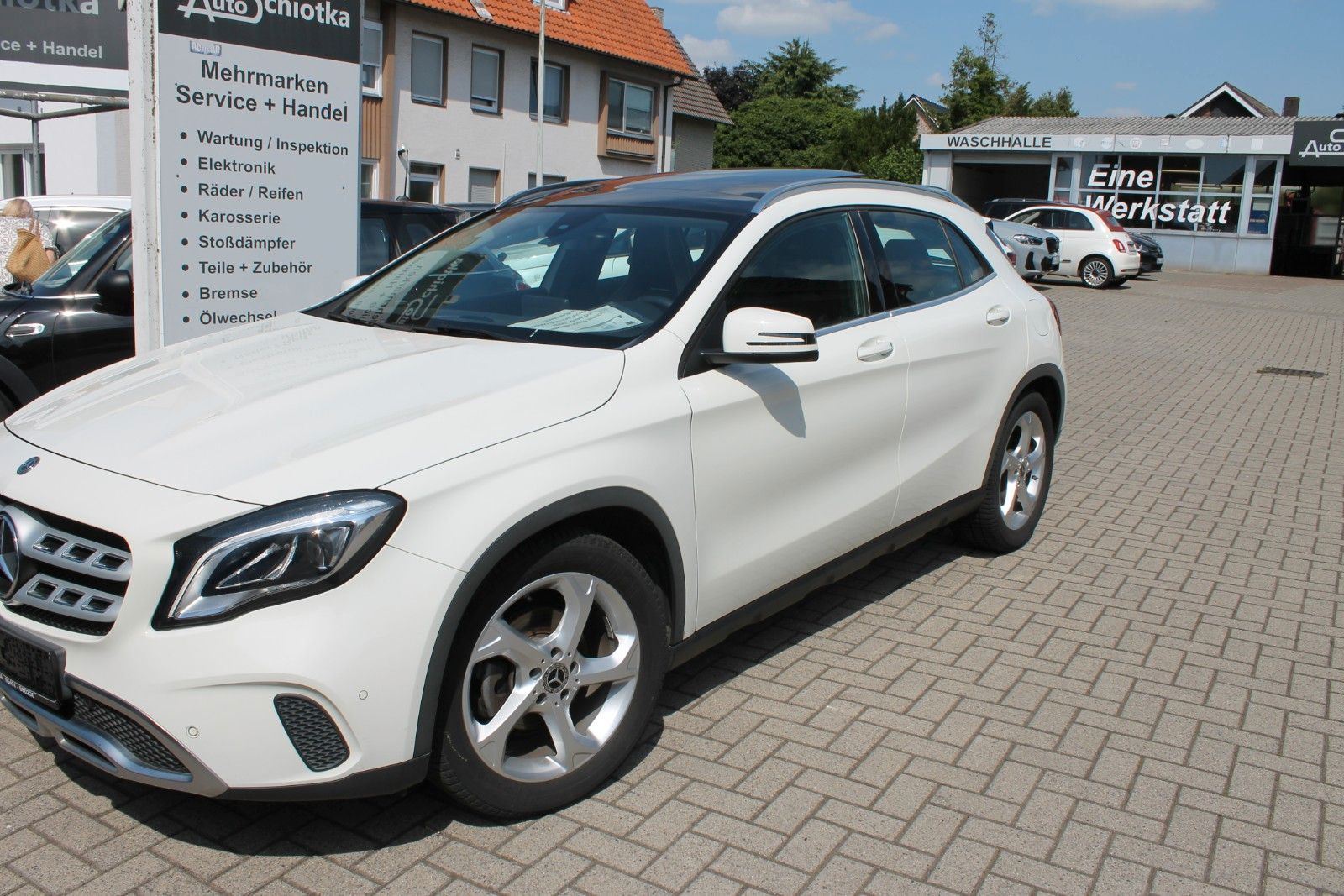 MERCEDES-BENZ GLA 180 Urban-Navi-Panoramadach-PDC
