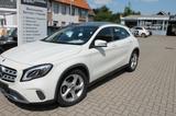 Mercedes-Benz GLA 180 Urban-Navi-Panoramadach-PDC - weiße Mercedes-Benz GLA 180
