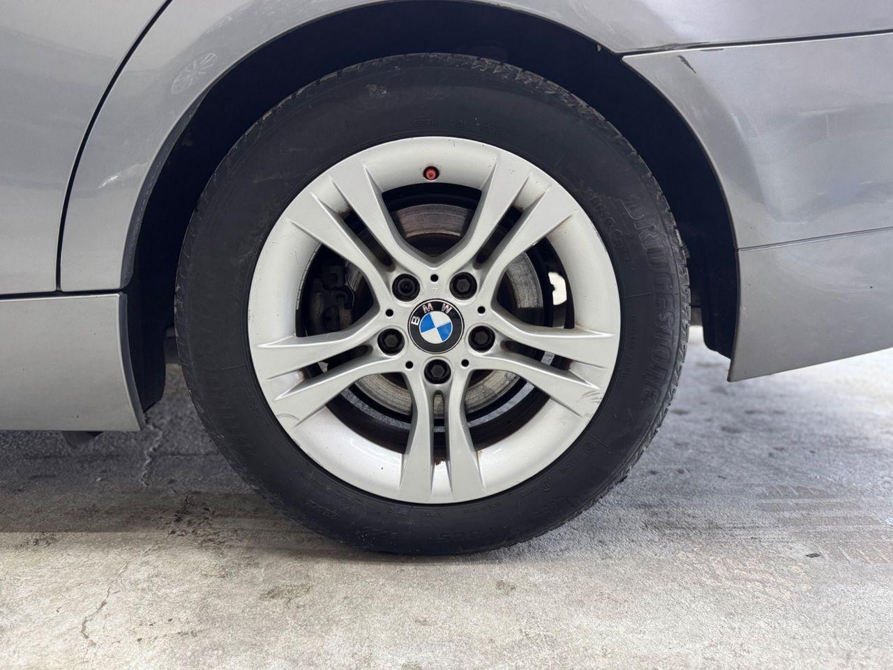 BMW 318 2010 — photo 11