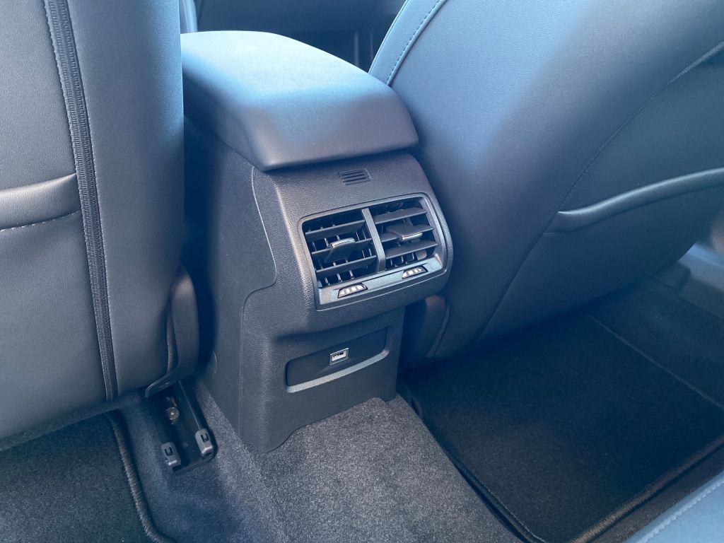 Fahrzeugabbildung Citroën C4 PureTech 130 S&S EAT8 MAX *Kälte-Paket*