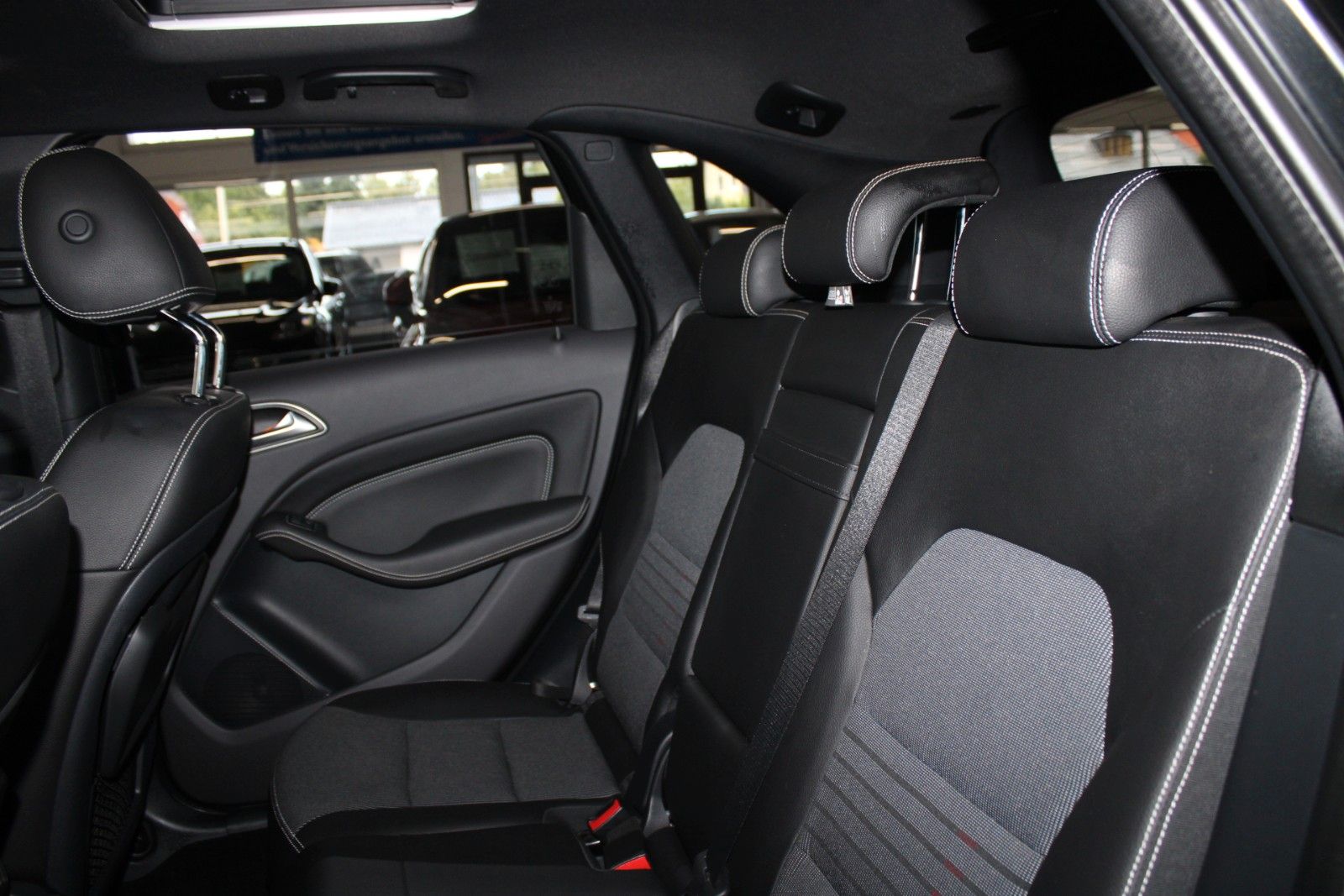 Fahrzeugabbildung Mercedes-Benz B 180 CDI Urban NAVI + PANORAMADACH + AHK