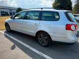 Volkswagen VW Passat,1.8 TSI 2010 - Volkswagen Passat mit Benzin-Antrieb: Kombi, 2.8