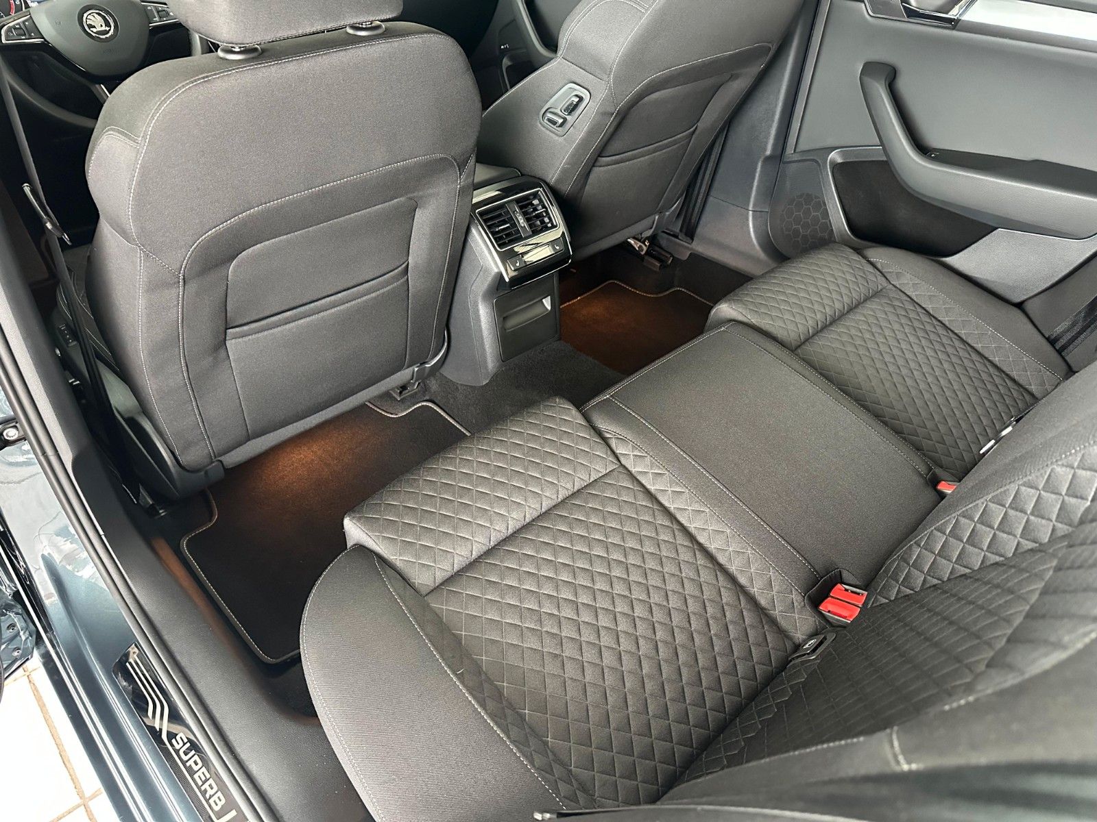 Skoda Superb Combi Style 4x4 PDC Tempo SHZ Kamera DAB foto 11