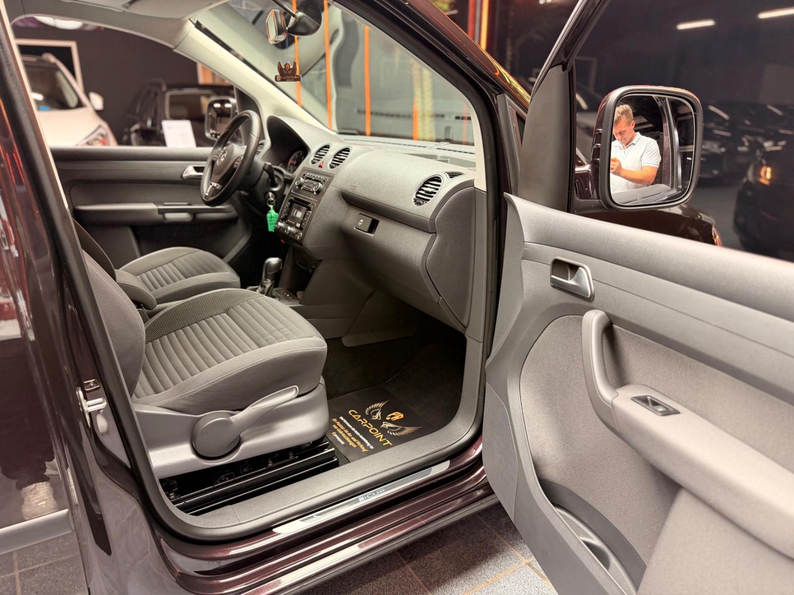 Volkswagen Caddy Maxi Kombi / Navi /7-Sitzer/Rollstuhl-Kran