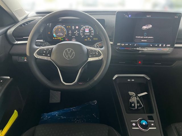 Fahrzeugabbildung Volkswagen T-Roc Life 1.5 l eTSI DSG AHK GJR NAVI