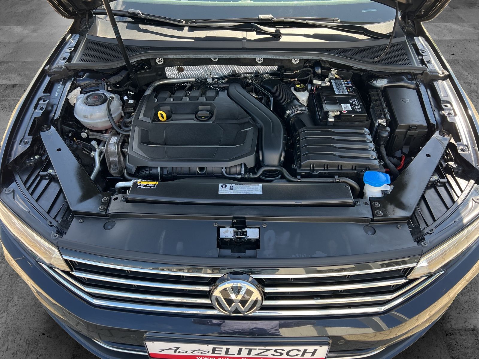 Fahrzeugabbildung Volkswagen Passat Variant Business TSI DSG LED ACC AHK PDC