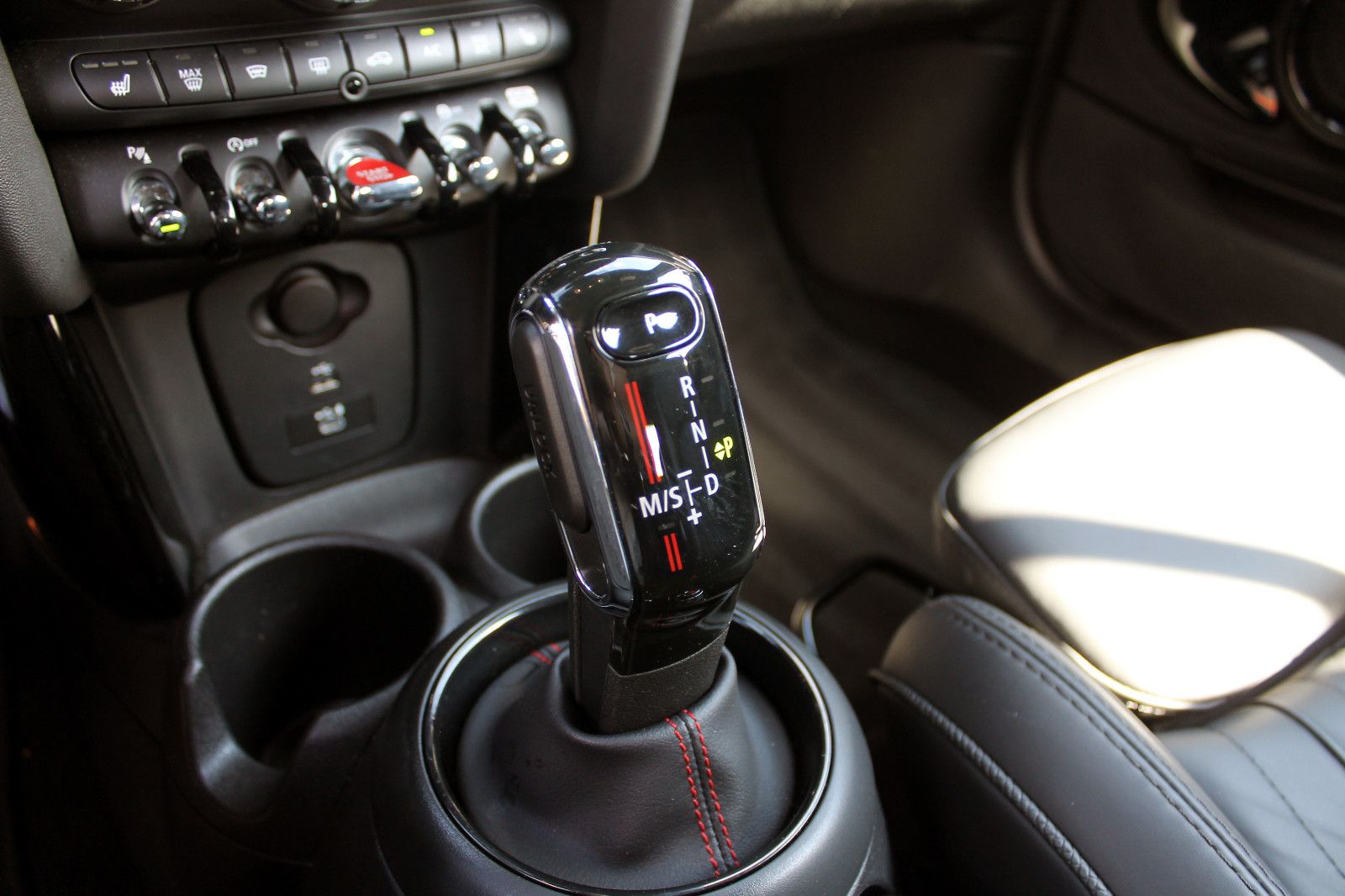 Fahrzeugabbildung MINI John Cooper Works Cabrio Steptr. ACC LED HUD NAV