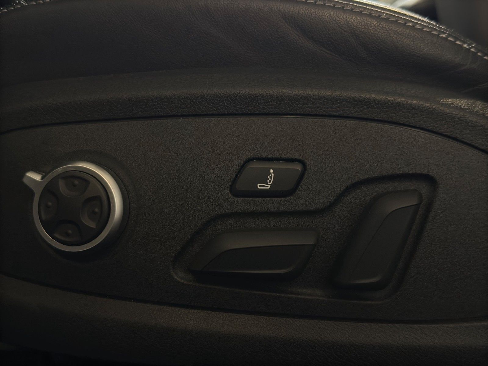 Fahrzeugabbildung Audi RS4 Avant *Pano*280km/h*B&O*HUD*Matrix*Ambiente+