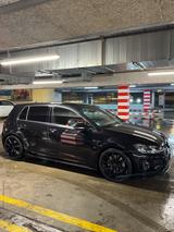 Volkswagen GOLF  R 4MOTION / PANO / ACC / LEDER / DYNAUDIO - Privatanbieter Berlin gebraucht