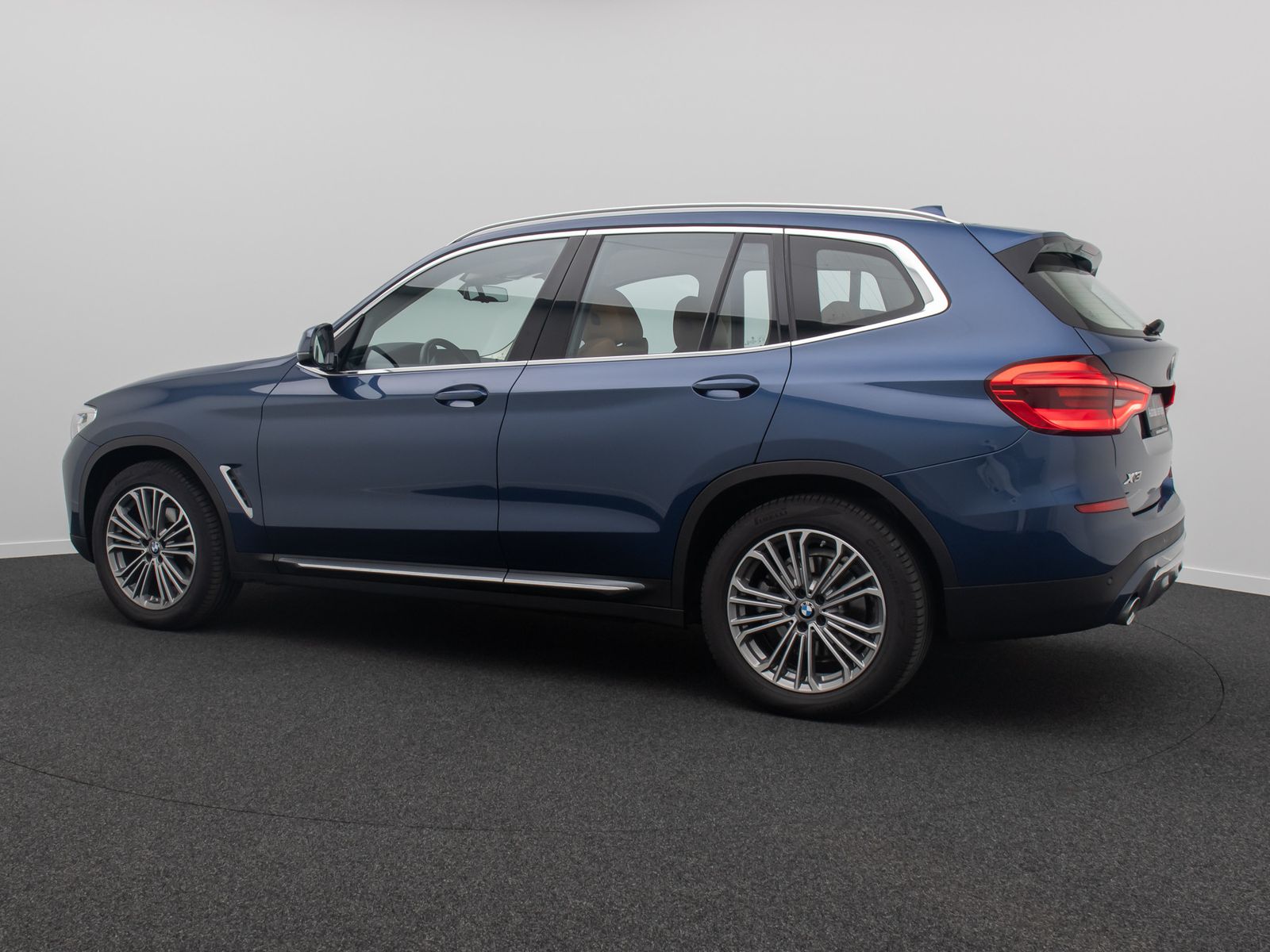 Fahrzeugabbildung BMW X3 xD20d LuxuryLine Alarm DAB Sport Leder 19Zoll
